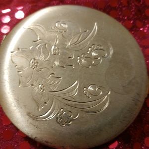 Vintage Zell Fifth Avenue Round Silverstone Compac